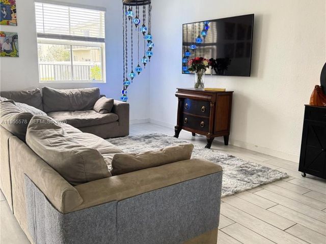 Дом в аренду по адресу 1783 SE 7th Ter 0 - фото 7437628