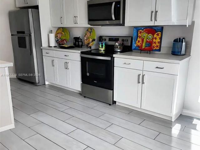 Дом в аренду по адресу 1783 SE 7th Ter 0 - фото 7437629