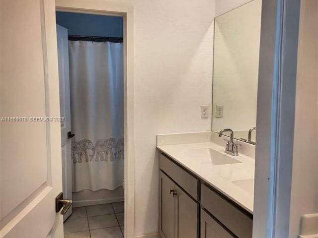 Дом в аренду по адресу 1783 SE 7th Ter 0 - фото 7437638