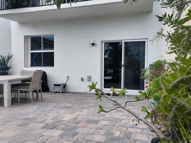 Дом в аренду по адресу 1783 SE 7th Ter 0 - фото 7437641