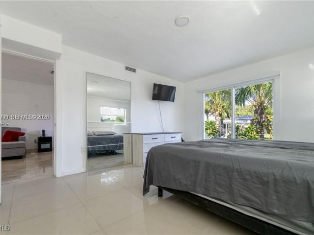 Дом в аренду по адресу 947 NE 149 #1 1 - фото 7439774