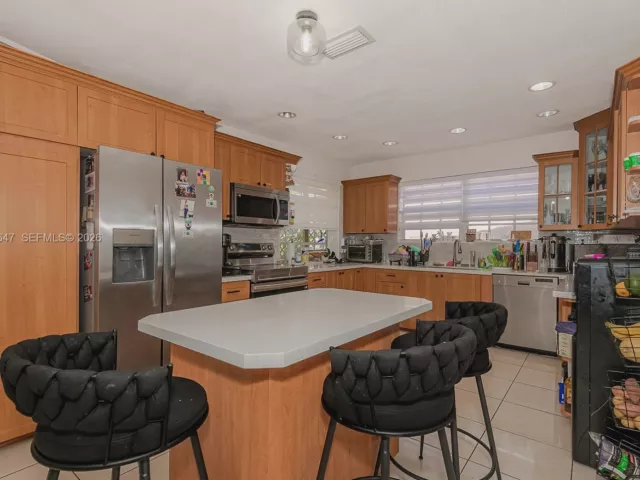 Продажа дома по адресу 8950 Harding Ave - фото 7288008