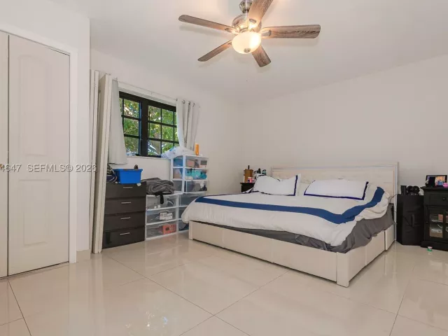 Продажа дома по адресу 8950 Harding Ave - фото 9085416