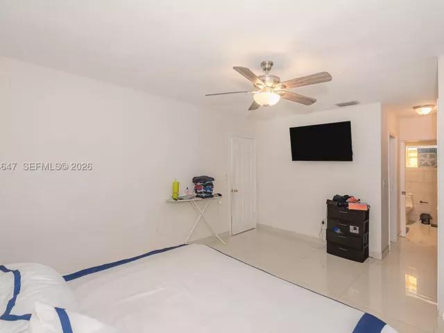 Продажа дома по адресу 8950 Harding Ave - фото 9085417