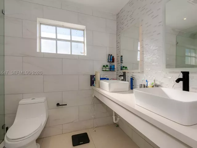Продажа дома по адресу 8950 Harding Ave - фото 9085418