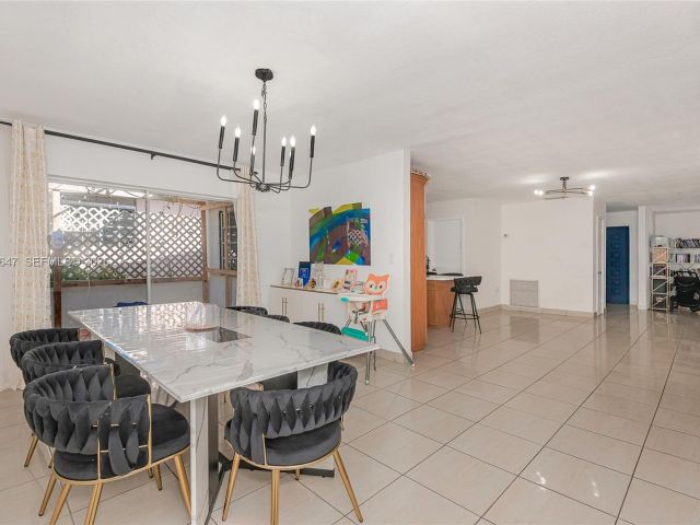 Продажа дома по адресу 8950 Harding Ave - фото 7288004