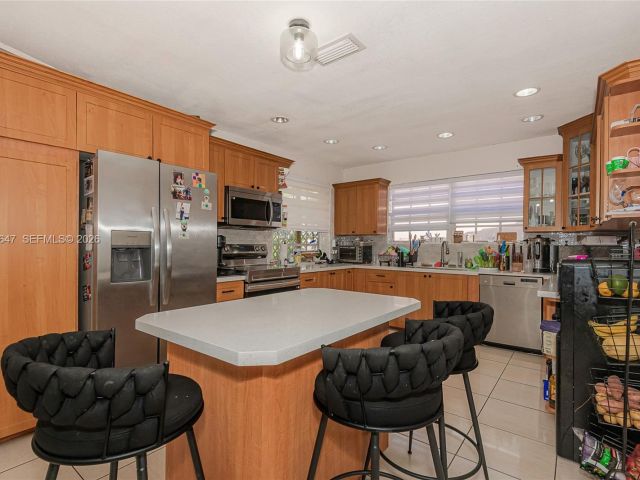 Продажа дома по адресу 8950 Harding Ave - фото 7288008