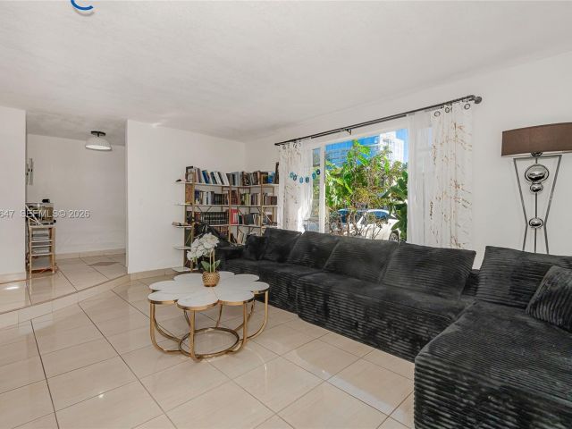 Продажа дома по адресу 8950 Harding Ave - фото 7288012