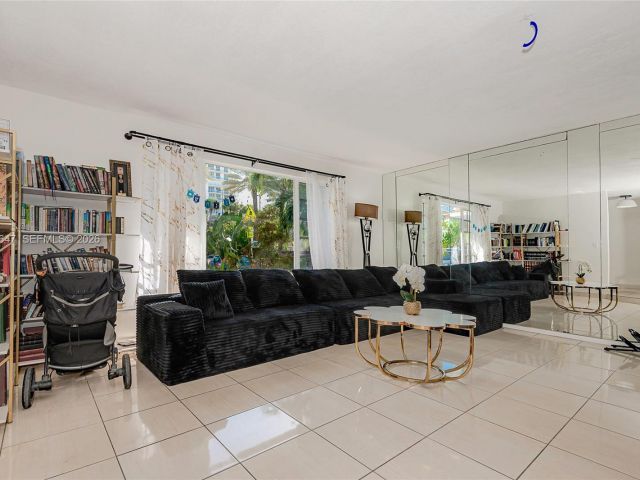 Продажа дома по адресу 8950 Harding Ave - фото 7288013