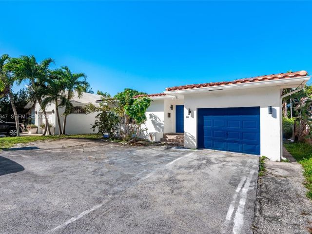 Продажа дома по адресу 8950 Harding Ave - фото 7288015