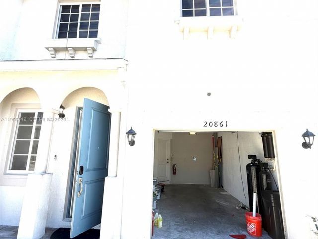 Дом в аренду по адресу 20861 NW 9TH PATH - фото 7480198