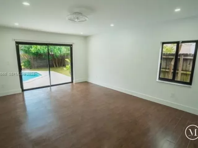 Продажа дома по адресу 10210 SW 133rd Ct - фото 7329256