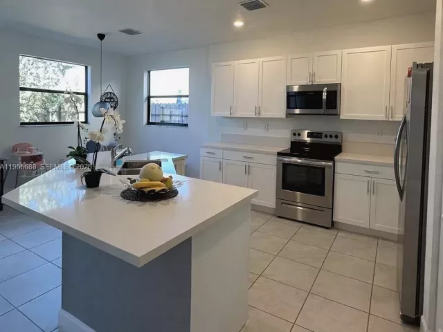 Дом в аренду по адресу 22634 SW 131st Pl 22634 - фото 7292407