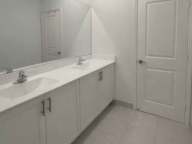 Дом в аренду по адресу 22634 SW 131st Pl 22634 - фото 7292398