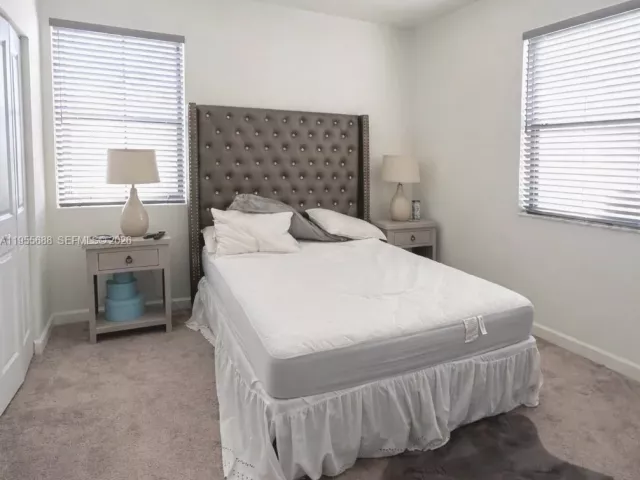 Дом в аренду по адресу 22634 SW 131st Pl 22634 - фото 7292400