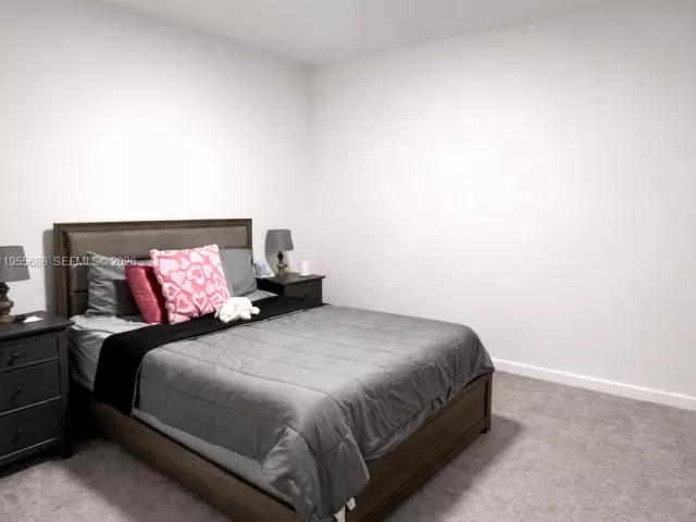 Дом в аренду по адресу 22634 SW 131st Pl 22634 - фото 7292401