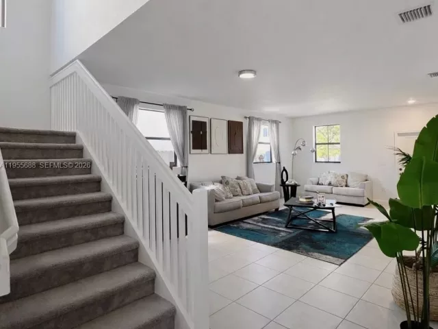 Дом в аренду по адресу 22634 SW 131st Pl 22634 - фото 7292405