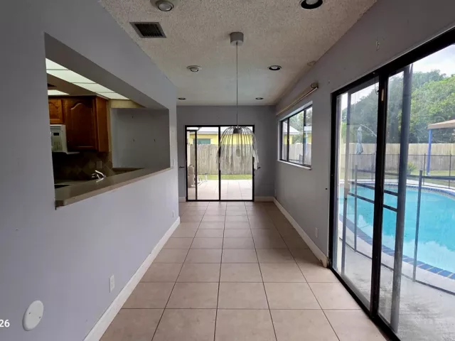 Продажа дома по адресу 8755 SW 53rd Street - фото 8977297