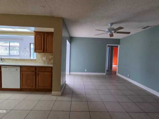 Продажа дома по адресу 8755 SW 53rd Street - фото 8977301