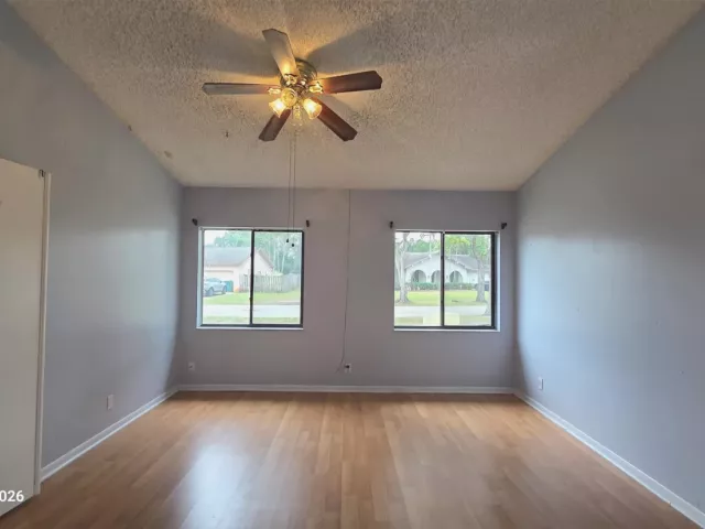 Продажа дома по адресу 8755 SW 53rd Street - фото 8977304