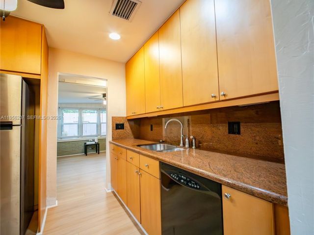 Дом в аренду по адресу 1500 NW 3rd Ave . - фото 7496263