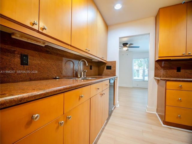 Дом в аренду по адресу 1500 NW 3rd Ave . - фото 7496265