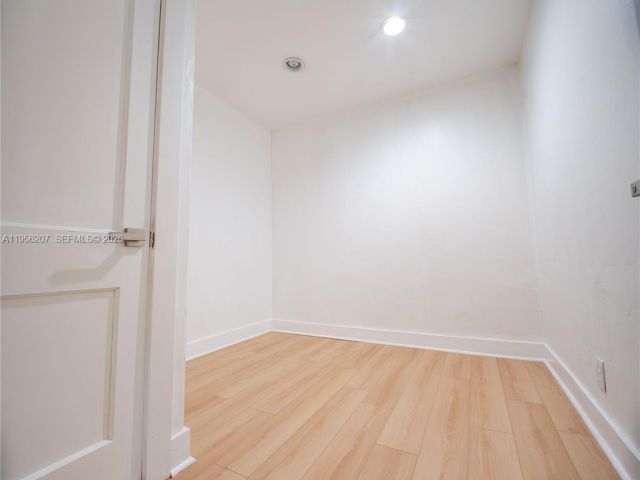 Дом в аренду по адресу 1500 NW 3rd Ave . - фото 7496277