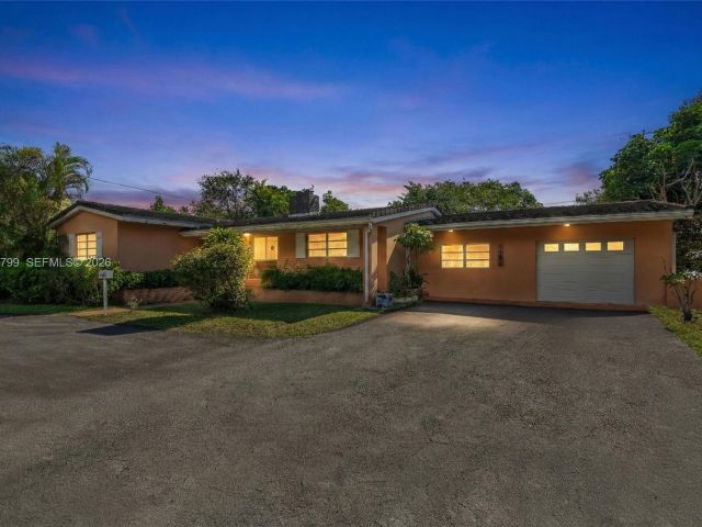 Продажа дома по адресу 1230 Bird Road - фото 7535029