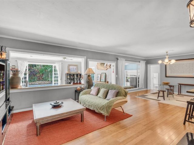 Продажа дома по адресу 1230 Bird Road - фото 7535031