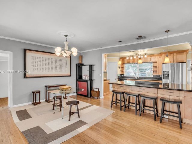 Продажа дома по адресу 1230 Bird Road - фото 7535033