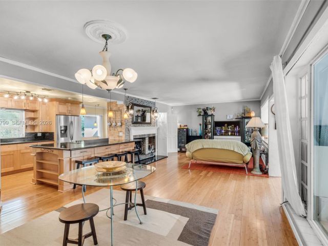 Продажа дома по адресу 1230 Bird Road - фото 7535034