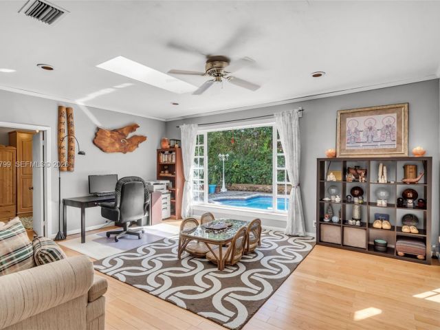 Продажа дома по адресу 1230 Bird Road - фото 7535040