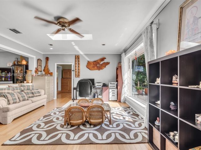 Продажа дома по адресу 1230 Bird Road - фото 7535042