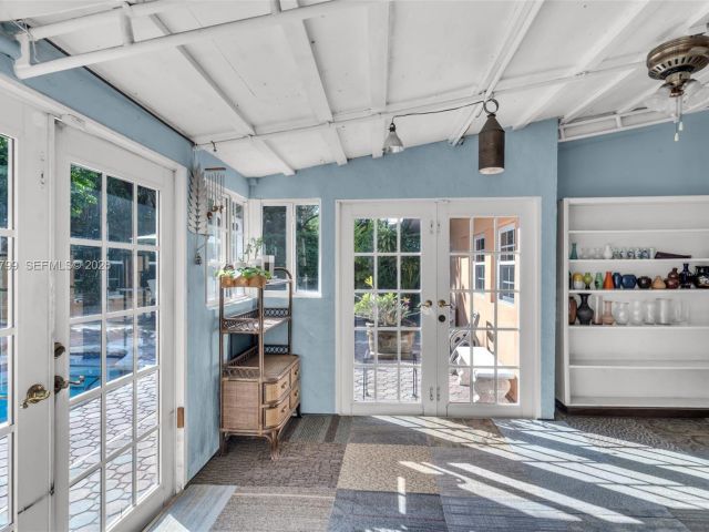 Продажа дома по адресу 1230 Bird Road - фото 7535043