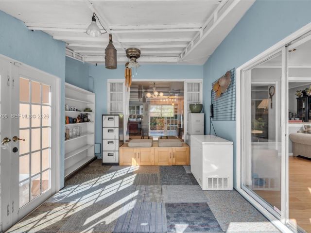 Продажа дома по адресу 1230 Bird Road - фото 7535044