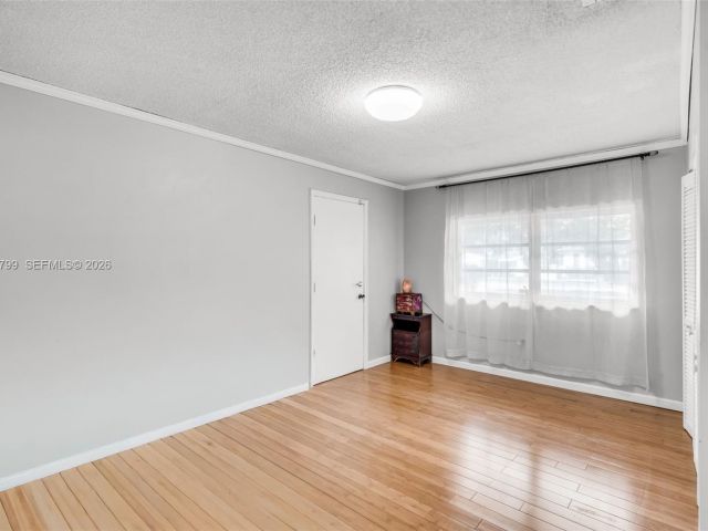 Продажа дома по адресу 1230 Bird Road - фото 7535045