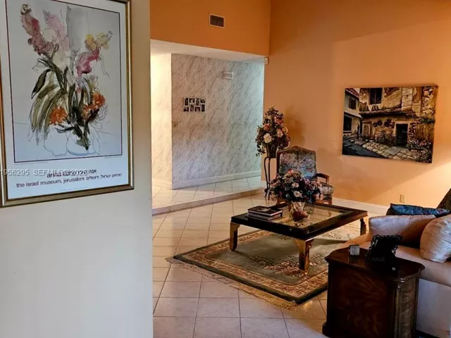 Продажа дома по адресу 10301 Greenbriar Ct - фото 7383399