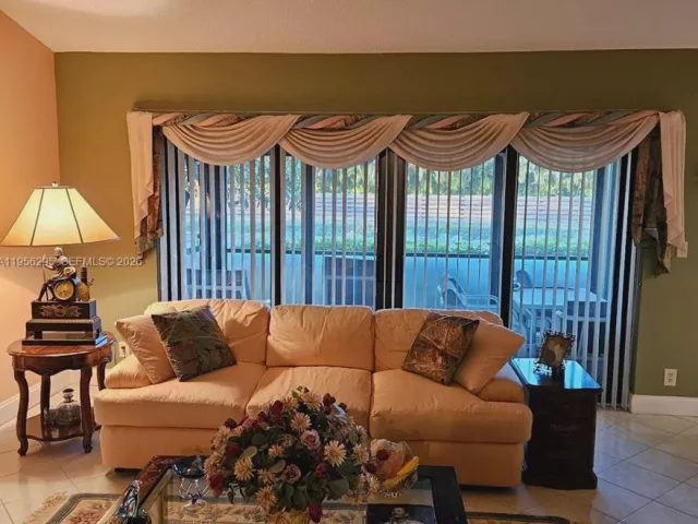 Продажа дома по адресу 10301 Greenbriar Ct - фото 7383402