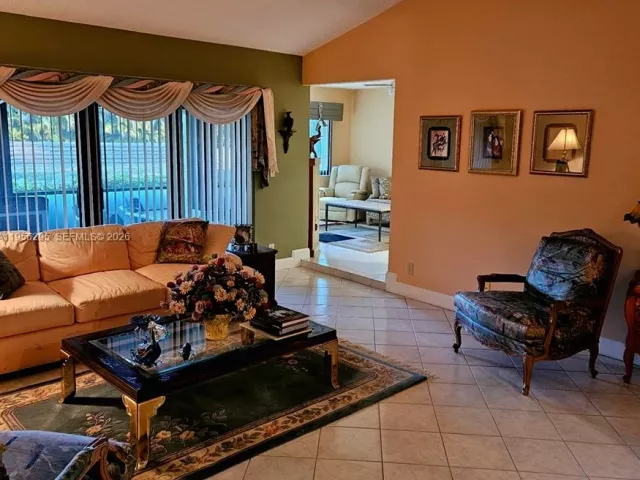 Продажа дома по адресу 10301 Greenbriar Ct - фото 7383404