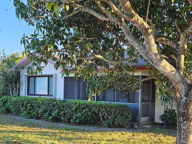 Продажа дома по адресу 10301 Greenbriar Ct - фото 7383405