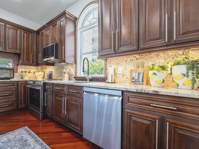 Продажа дома по адресу 430 Sunset Dr - фото 7306989