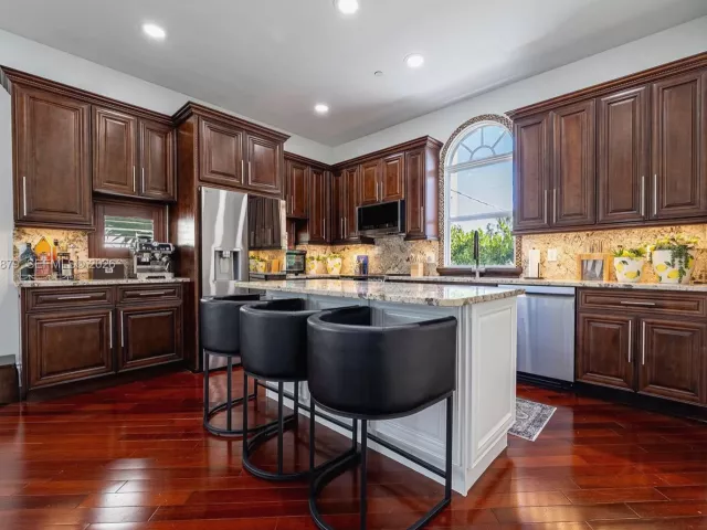 Продажа дома по адресу 430 Sunset Dr - фото 7306991