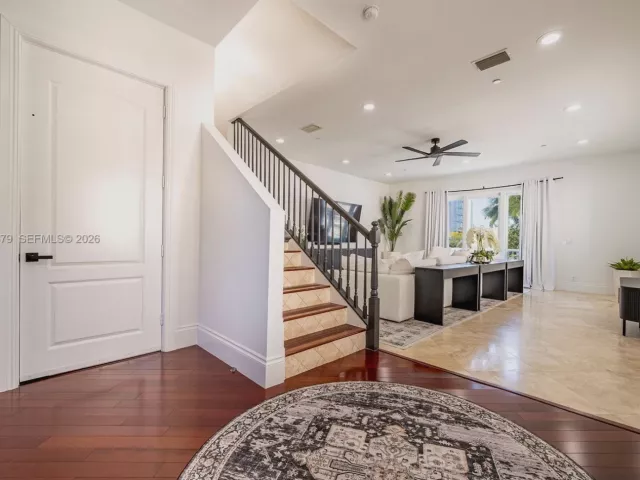 Продажа дома по адресу 430 Sunset Dr - фото 7306979