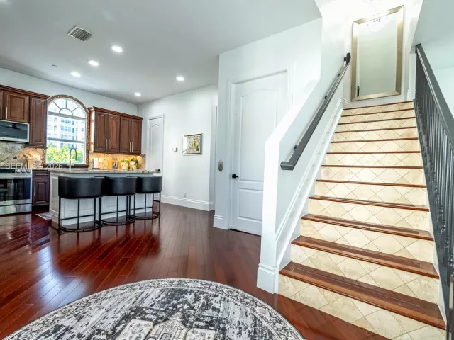 Продажа дома по адресу 430 Sunset Dr - фото 7306980