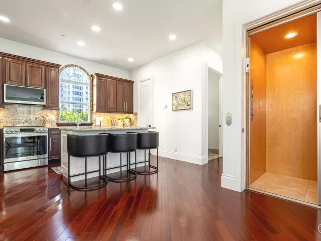 Продажа дома по адресу 430 Sunset Dr - фото 7306983