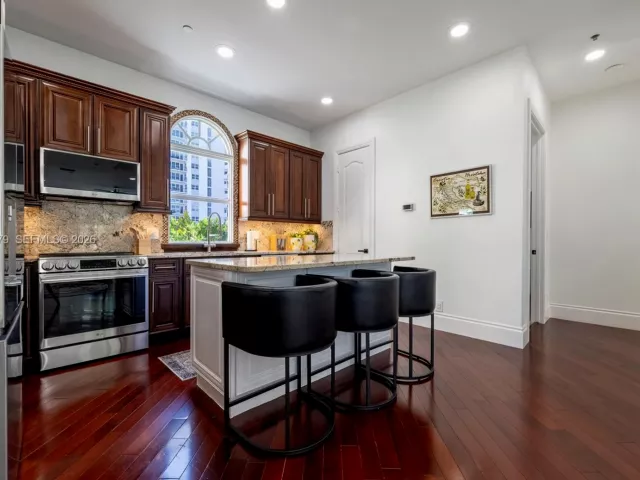 Продажа дома по адресу 430 Sunset Dr - фото 7306985