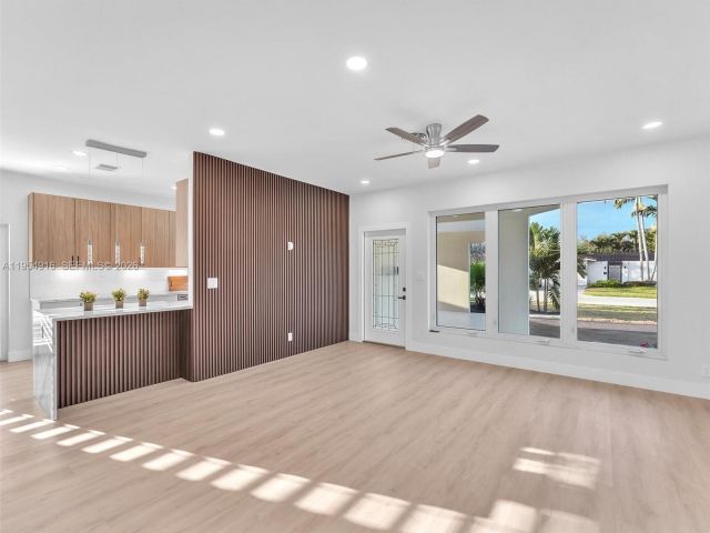 Продажа дома по адресу 2144 NE 61st Ct - фото 7482421