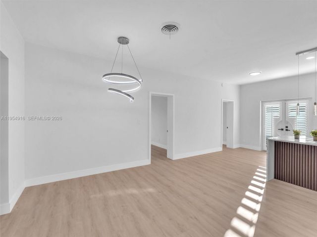 Продажа дома по адресу 2144 NE 61st Ct - фото 7482424