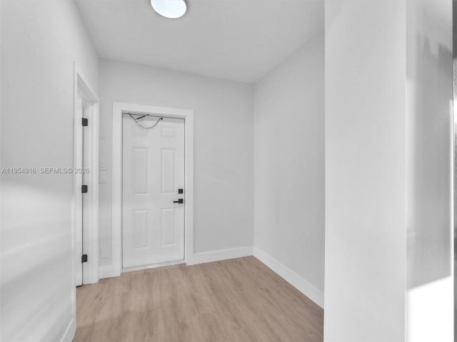 Продажа дома по адресу 2144 NE 61st Ct - фото 7482426