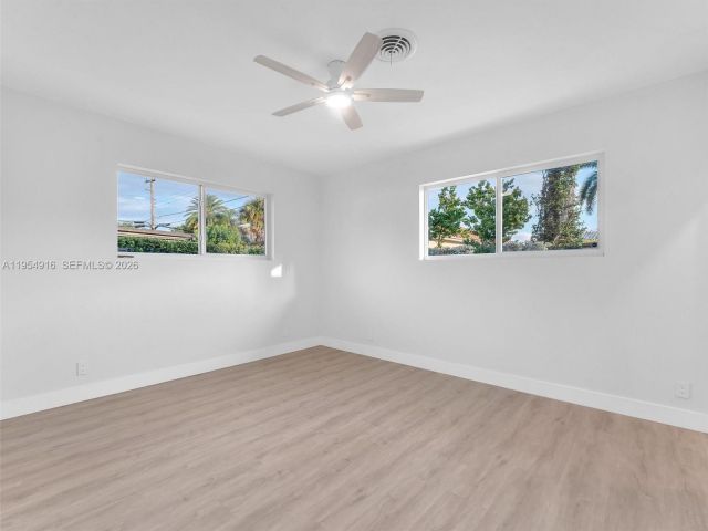 Продажа дома по адресу 2144 NE 61st Ct - фото 7482427